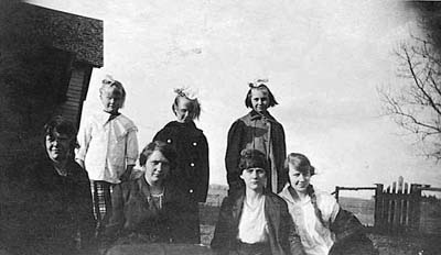 Schneider girls 1916 back left to right Emeline, Alvina, Leona, front Irene, Sophia, Ida, Alma
